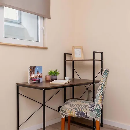 Spacious 2-bedroom In The Center Of Krakow's Kazimierz District By Renters Krakow