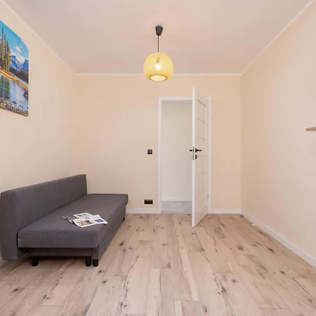 Spacious 2-bedroom In The Center Of Krakow's Kazimierz District By Renters דירה