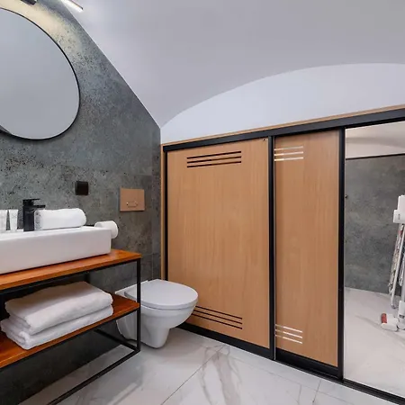 Spacious 2-bedroom In The Center Of Krakow's Kazimierz District By Renters Daire Krakow