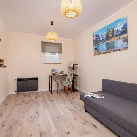 Spacious 2-bedroom In The Center Of Krakow's Kazimierz District By Renters דירה