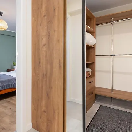 Spacious 2-bedroom In The Center Of Krakow's Kazimierz District By Renters Apartment *