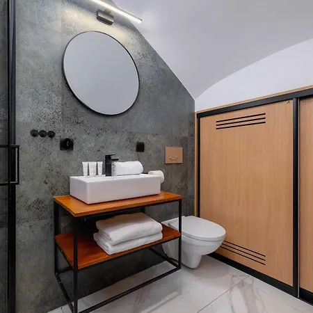 Apartment Spacious 2-bedroom In The Center Of Krakow's Kazimierz District By Renters