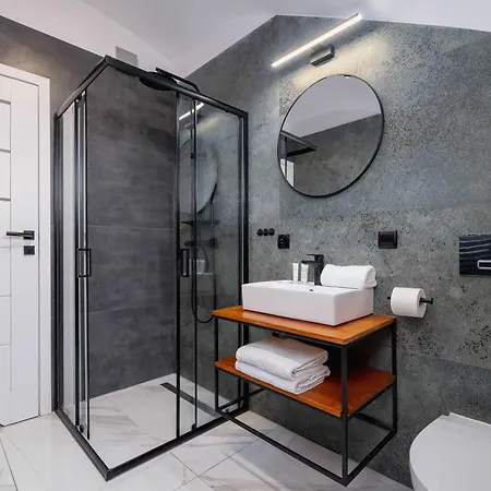 Spacious 2-bedroom In The Center Of Krakow's Kazimierz District By Renters